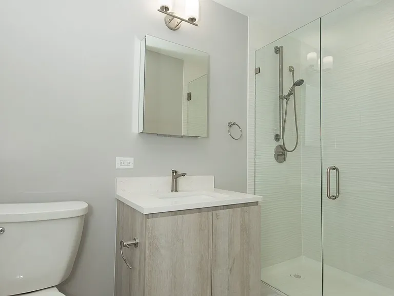 913 W School St Apartments — Photo 7