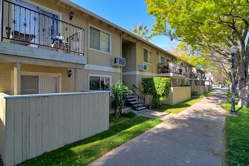 3rd image of 1310 G St APT 2