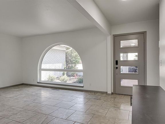 3rd image of 2621 NW 121st St