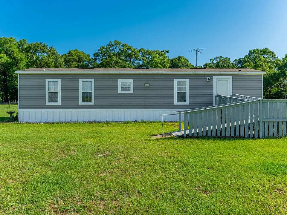 2295 Bermuda Ln