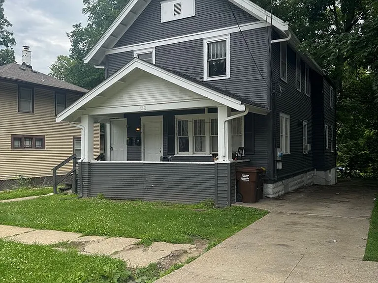 319 Albert Ave — Photo 9