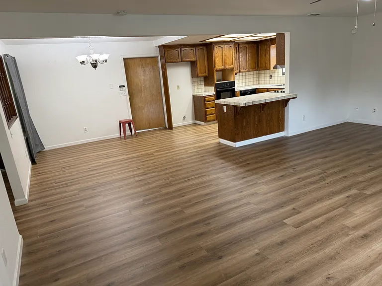 1636 Montclair Dr — Photo 7