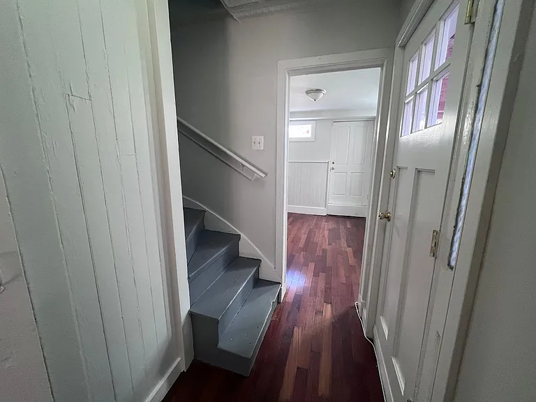 2104 Bank St — Photo 22