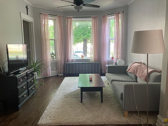 4th image of 3710 N Claremont Ave #1
