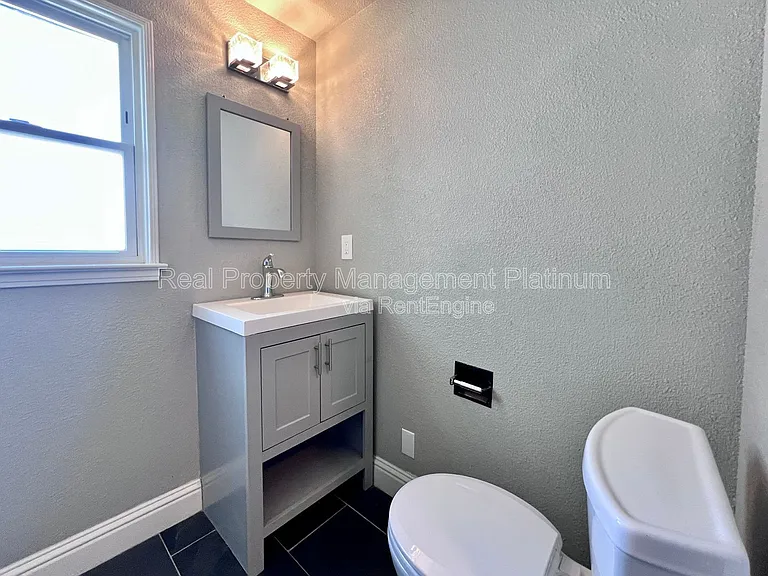 645 W Andrews Ave — Photo 9