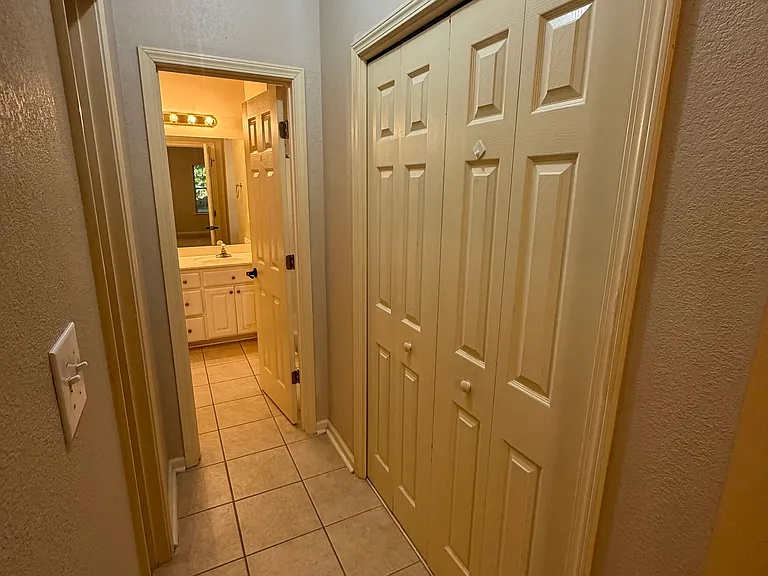213 Carrington Ln — Photo 33