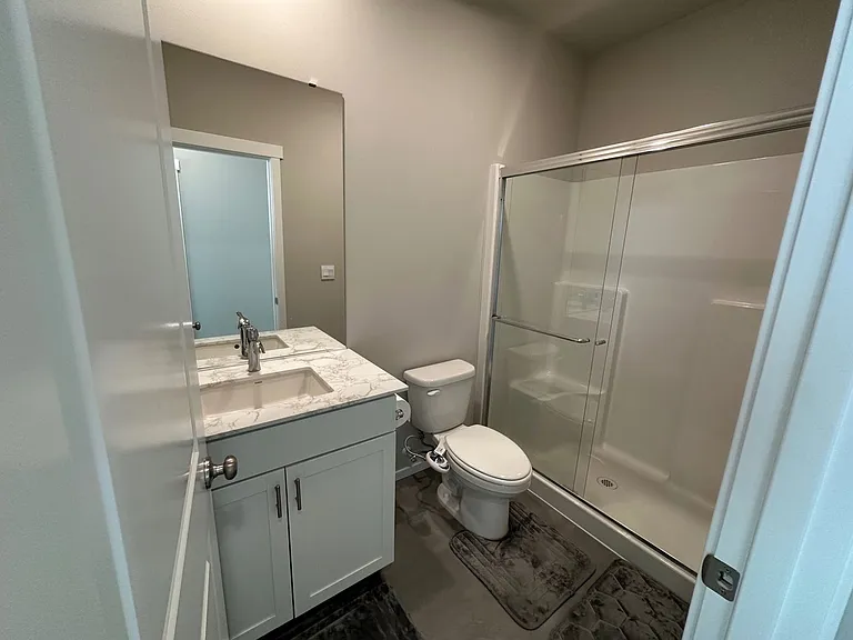 2406 Hyde Ct NE — Photo 6