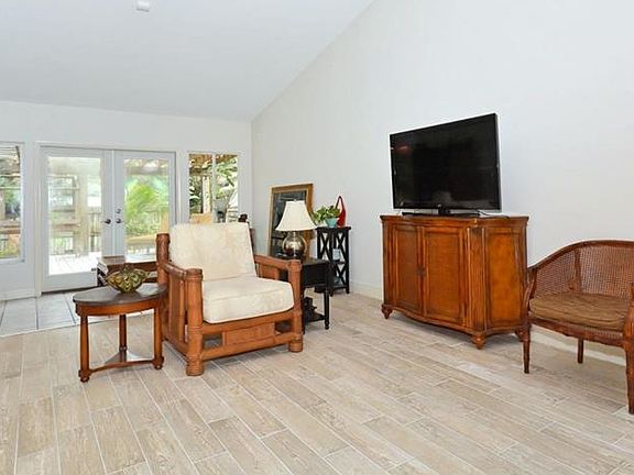 3rd image of 2304 Hickory Ave