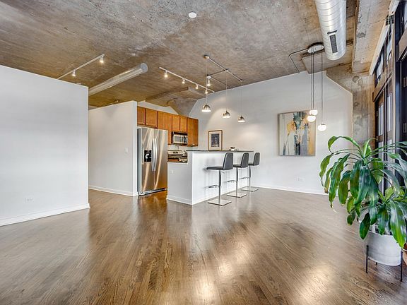 2nd image of 1001 W 15th St Unit 131