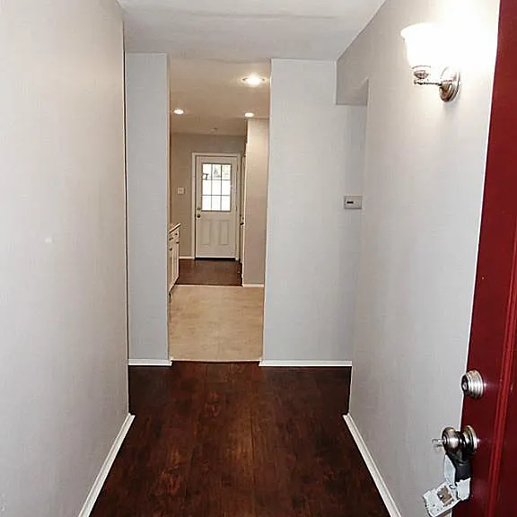 4406 Kinloch Dr — Photo 3