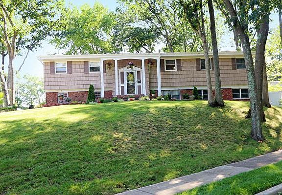 2nd image of 1 Split Oak Dr