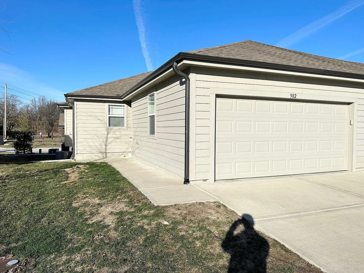 3 Bed | 3 Bath | 2 Car Garage Attached Villa in Blue Springs — Photo 2