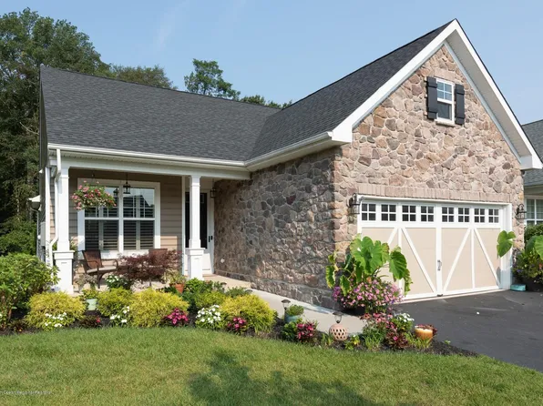 14 Lily Pond Ct, Howell, NJ 07731