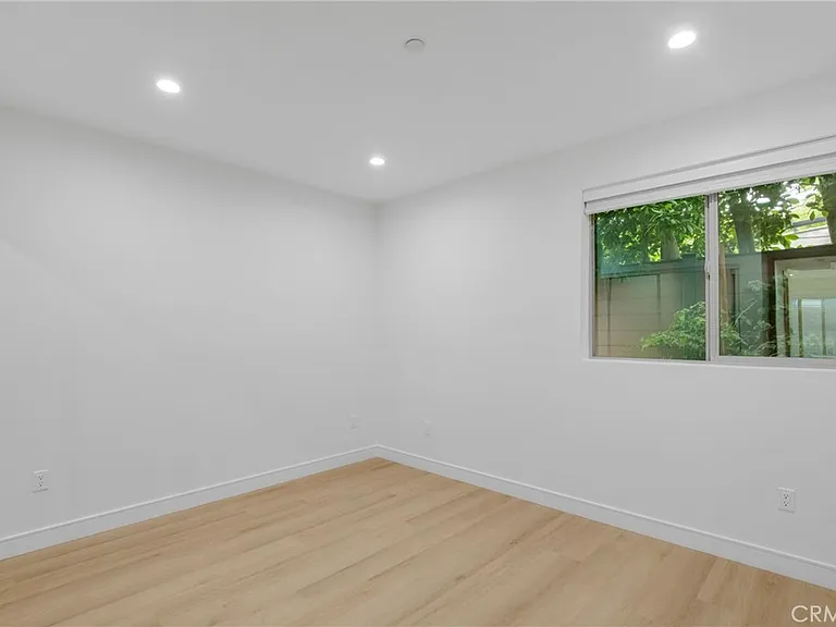 5224 1/2 Strohm Ave — Photo 10