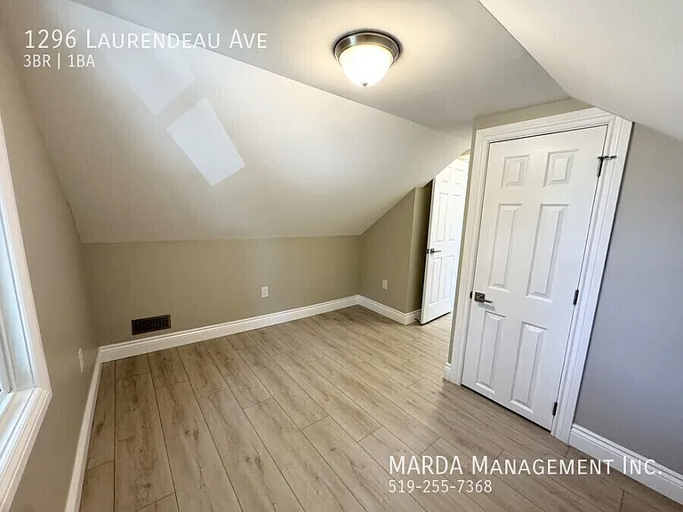 1296 Laurendeau Ave — Photo 46