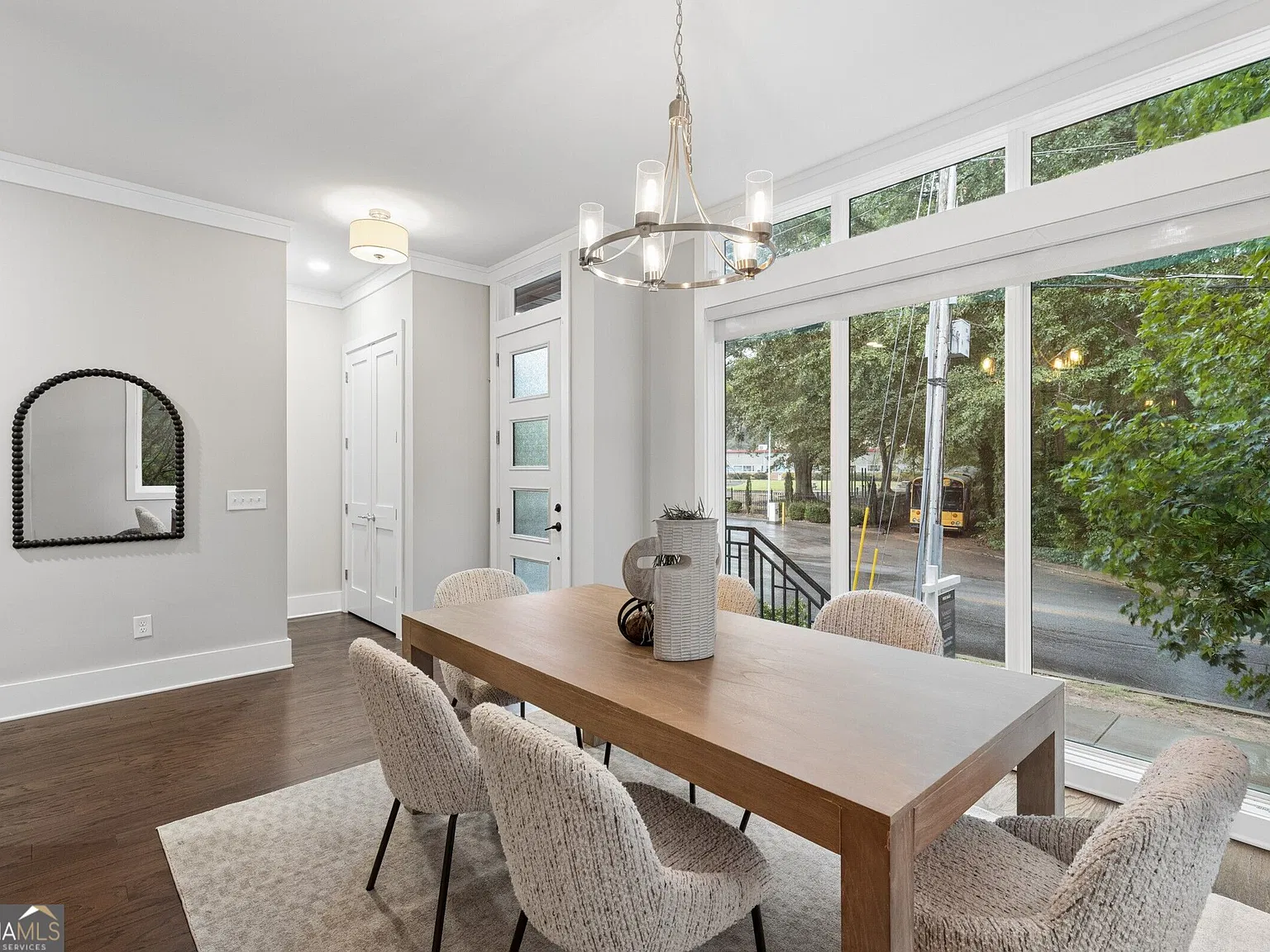 5 bed, 4.5 bath, 3764 sqft, $5,900 — Photo 4