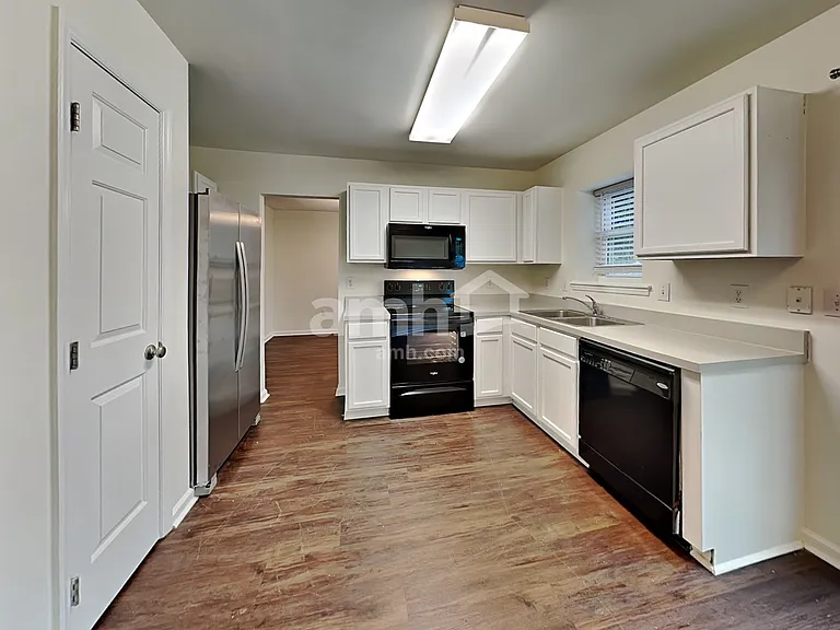 4401 Cobble Creek Ln — Photo 3