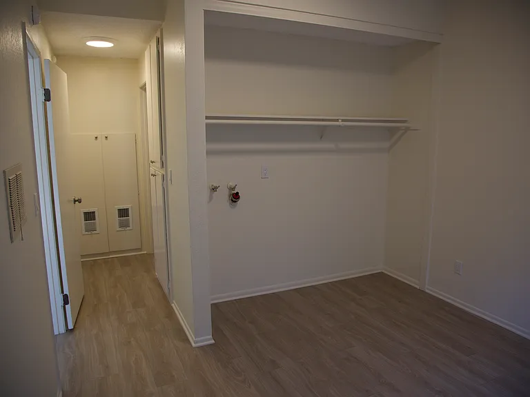 917 E Gutierrez St #917B — Photo 9