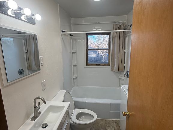 4th image of 824 1st Ave NW Unit 2