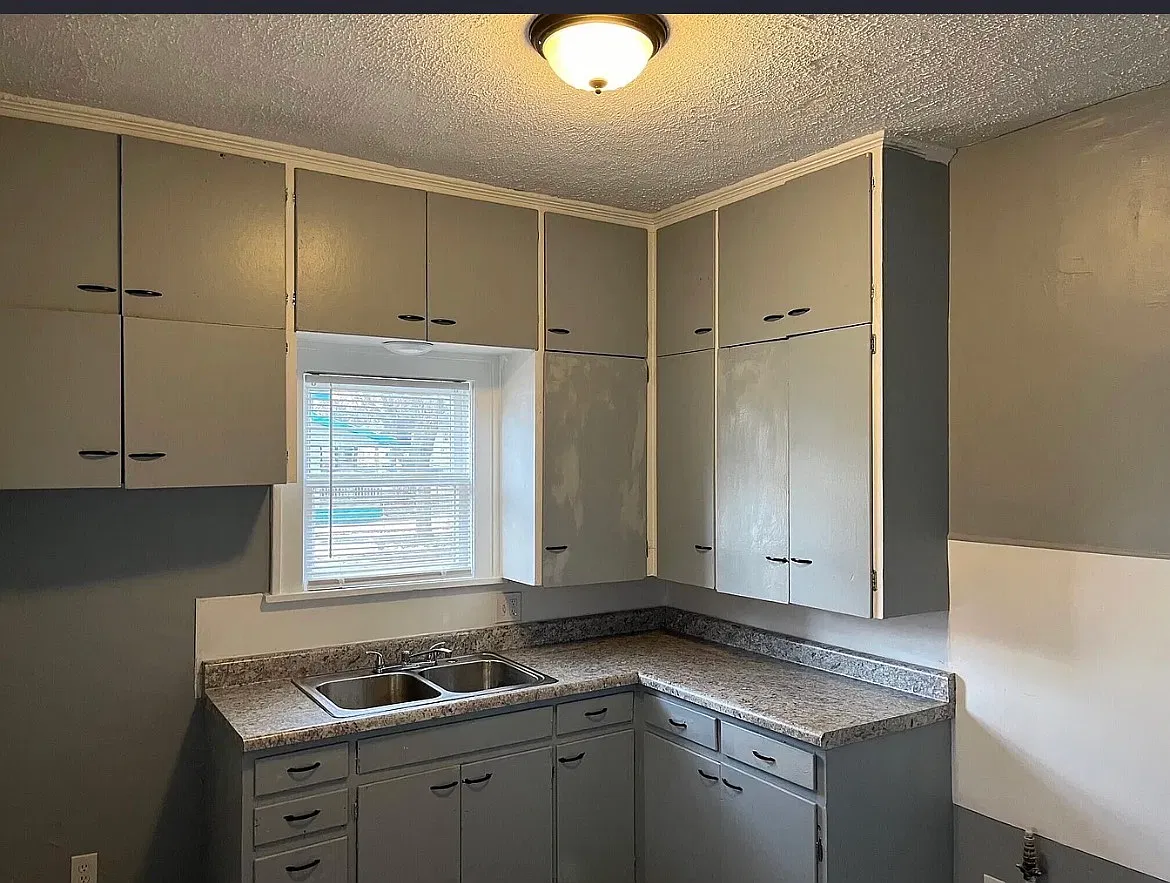 2 bed, 876 sqft, $1,300 — Photo 3