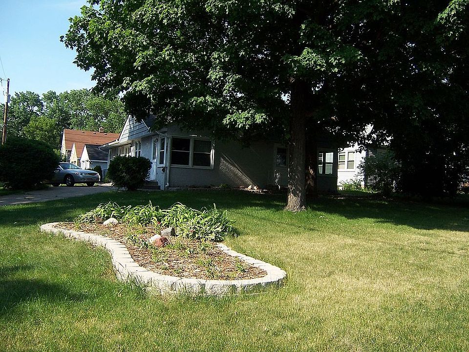1st image of 1403 Lake St NE #E