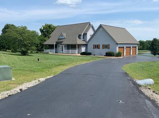 22 Country Lakes Ln, Waterloo, IL 62298