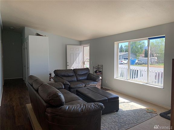 3rd image of 615 N Grover Pl