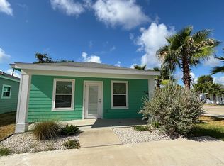 105 Mirage Ln, Rockport, TX 78382