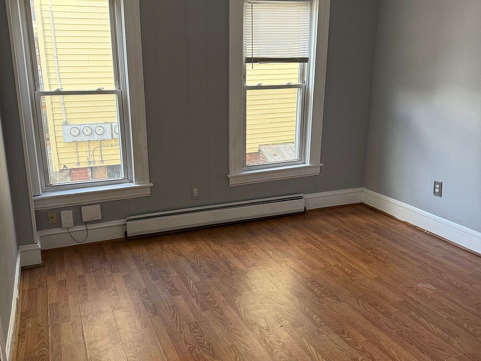 1st image of 492-494 Wilson St #492
