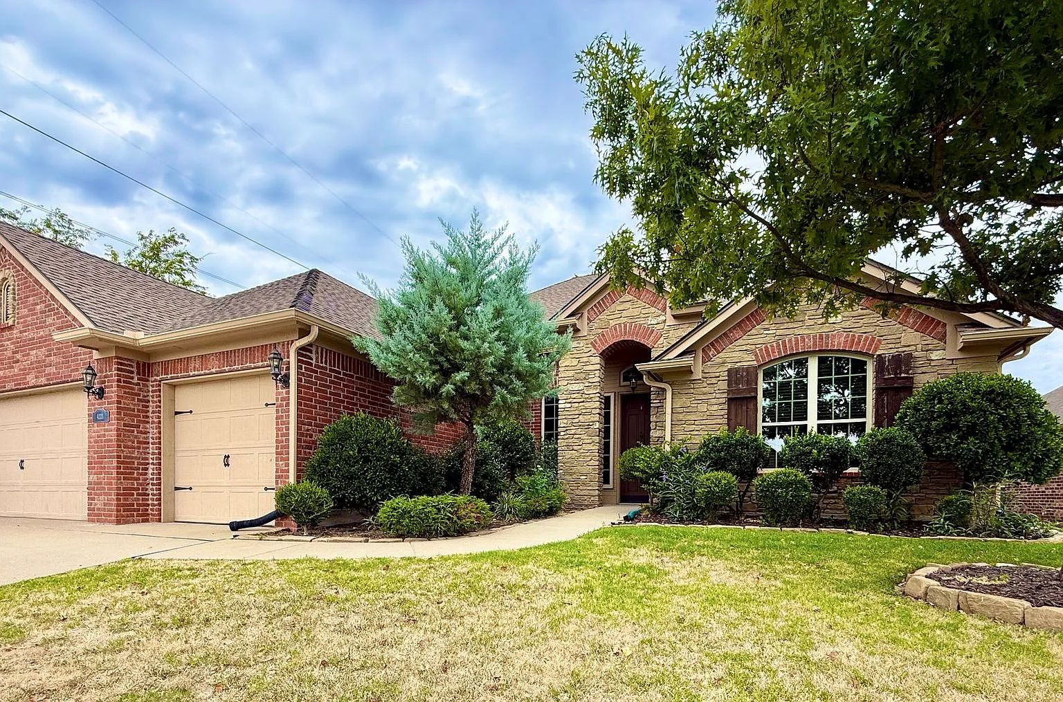 Executive Home in Carrington — Photo 1
