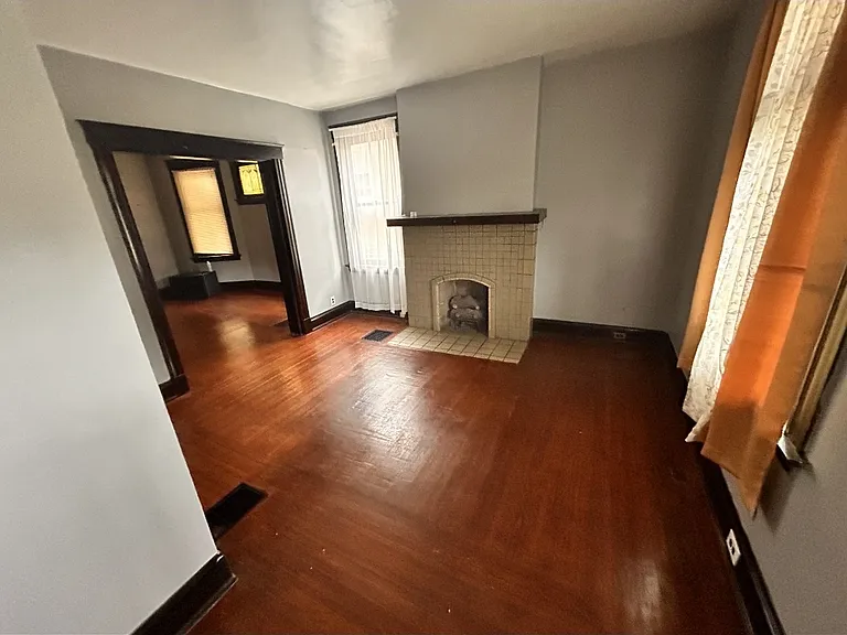 3480 Vine St — Photo 3