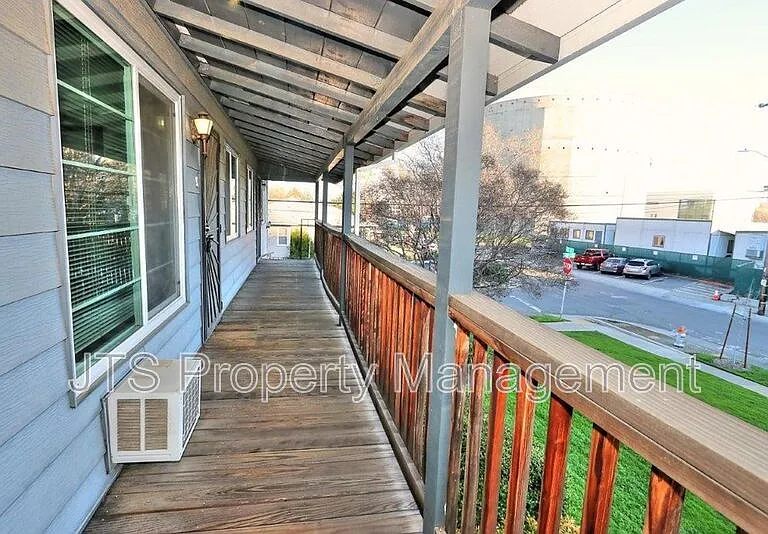 4439 V St #5 — Photo 57