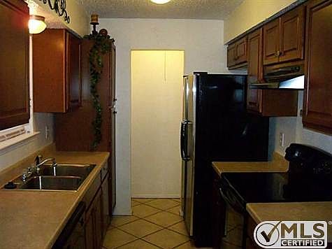 5th image of 216 Woodgrove Dr