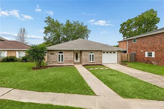 4925 Belle Dr