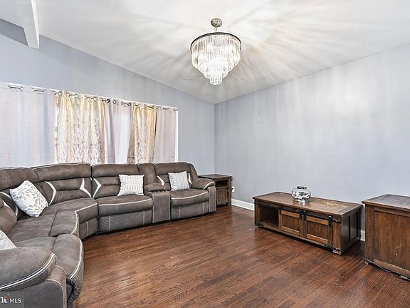 3rd image of 6532 Henwood Ave