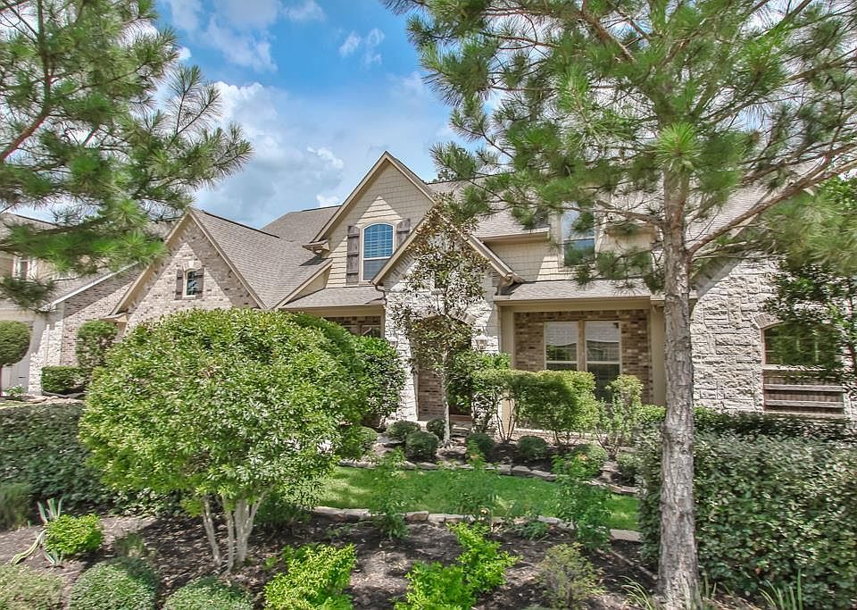 1st image of 11 Clare Point Dr