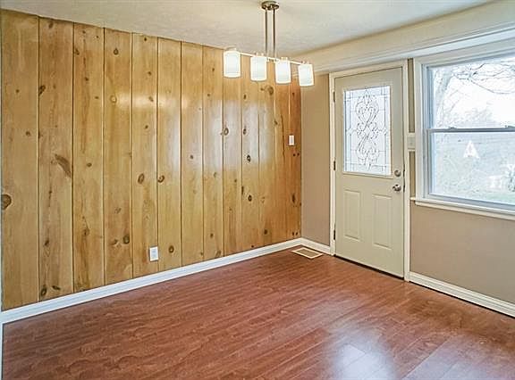 5th image of 1621 Altgeld St