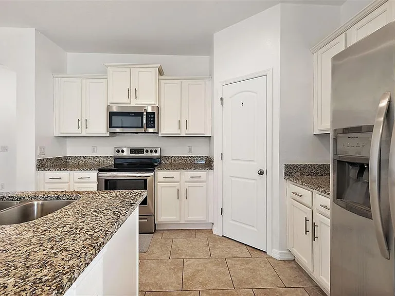 16459 Centipede St — Photo 13