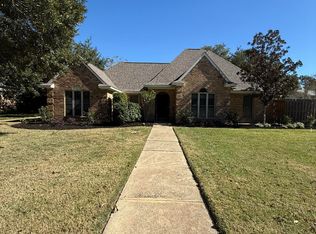 1202 Heidenheim St, Pascagoula, MS 39581