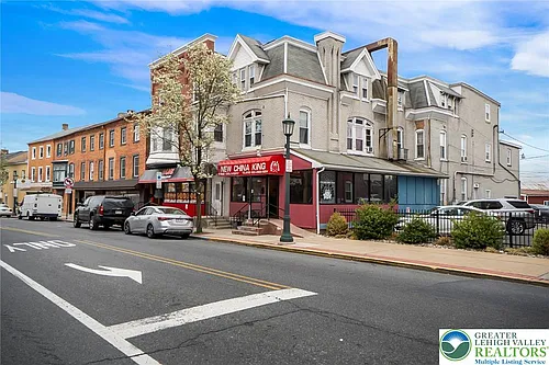 168 W Main St #3F Photo 1