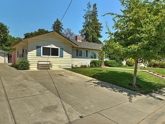 3rd image of 40 Oakmore Dr