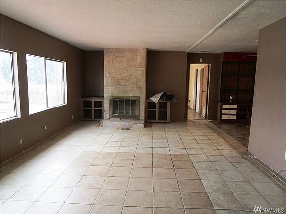 2nd image of 2534 Chatham Hill Dr