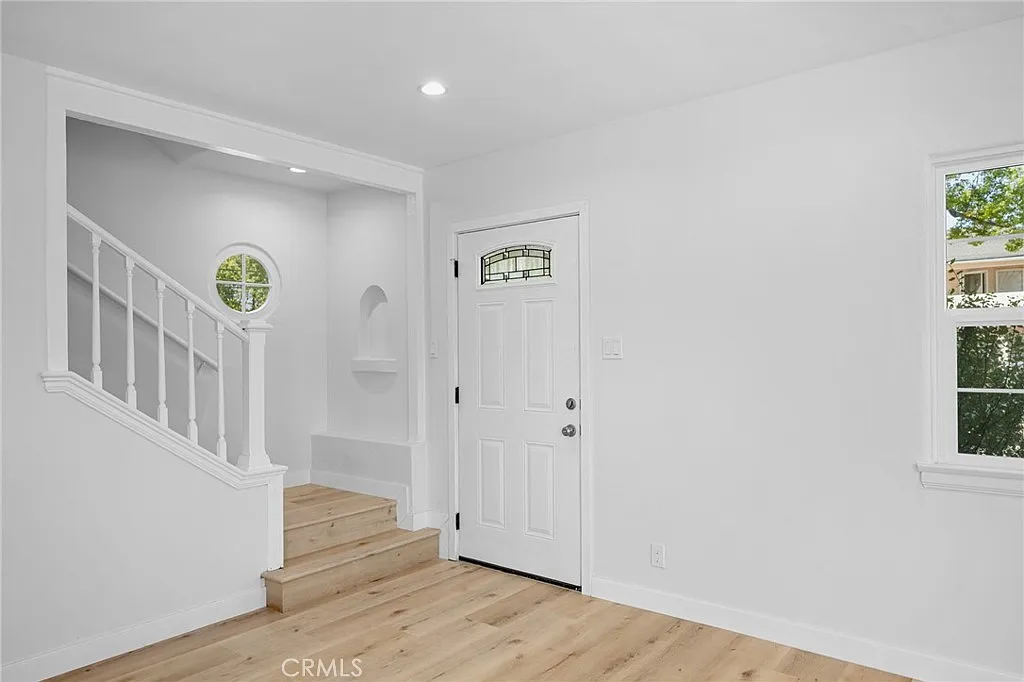 2 bed, 1.5 bath, 1200 sqft, $4,000 — Photo 3