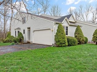 3055 Amesbury Dr, Baldwinsville, NY 13027