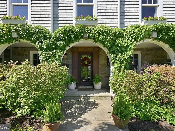 5th image of 2800 Greenvale St