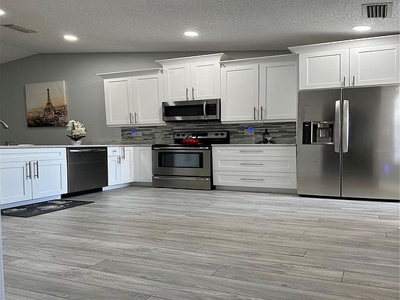 5th image of 3198 Claremont Pl APT A