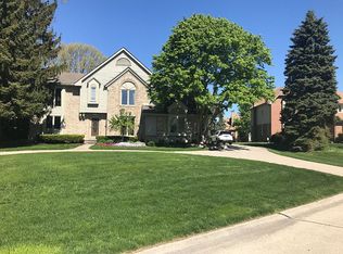 37866 Country Ridge Ct, Farmington Hills, MI 48331