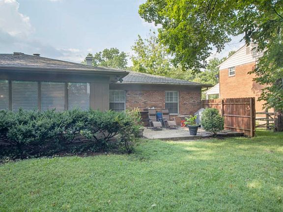 3rd image of 7032 Queensway Ln