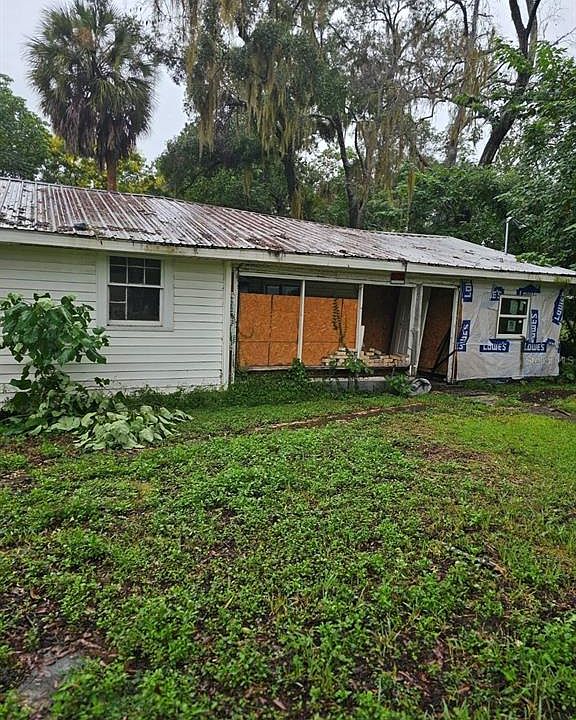 1st image of 804 NE 9TH AVENUE