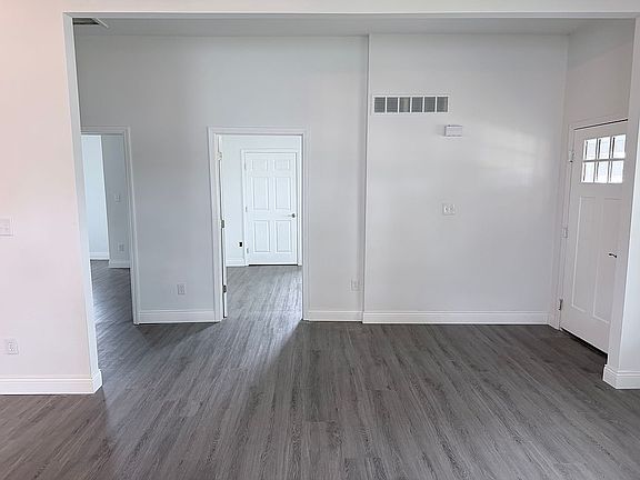 5th image of 727 Moore St